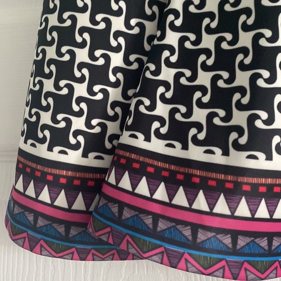 MackenzieMode Black/White Print Mini Skirt - US Size 4/AUS Size 8 - Picture 7 of 16